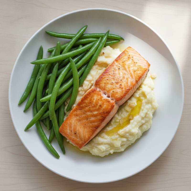 Seared Salmon Fillet with Steamed Green Beans and Garlic Mashed Cauliflower