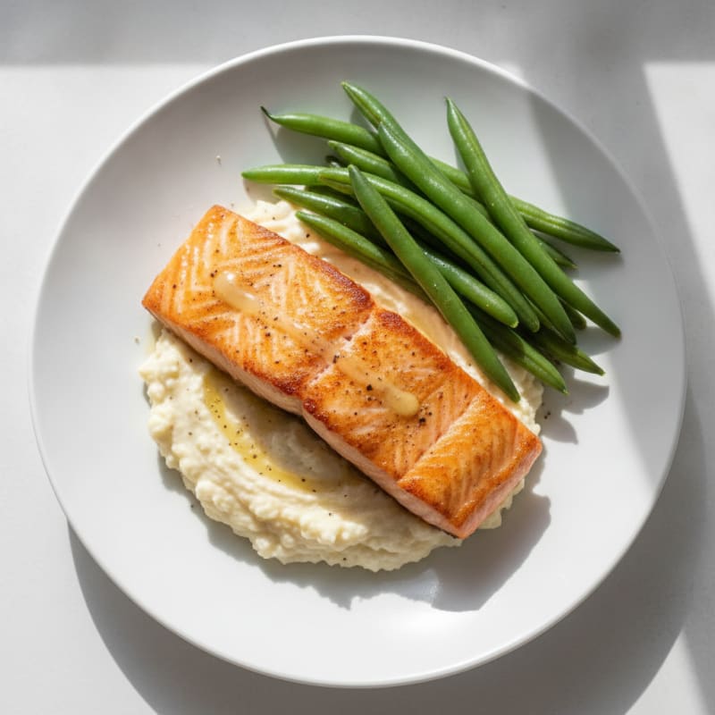 Seared Salmon with Steamed Green Beans and Cauliflower Mash