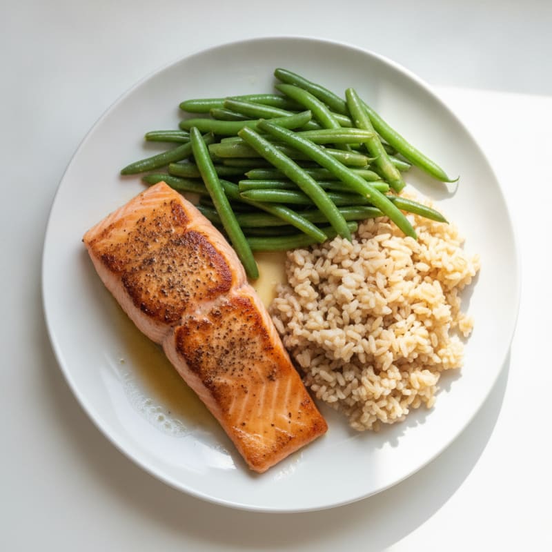 Seared Salmon Fillet with Steamed Green Beans and Brown Rice