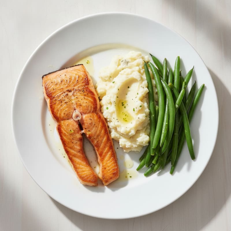 Seared Salmon Fillet with Steamed Green Beans and Garlic Mashed Potatoes