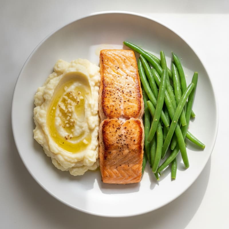 Seared Salmon with Steamed Green Beans and Garlic Mashed Cauliflower