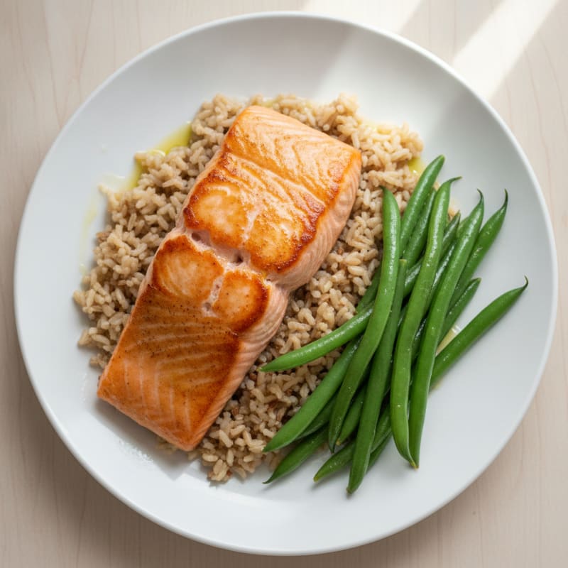 Seared Salmon Fillet with Steamed Green Beans and Brown Rice