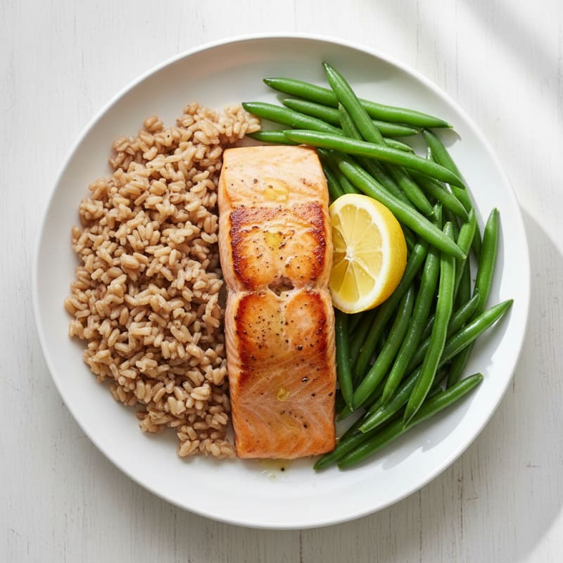 Pan-Seared Salmon with Steamed Green Beans and Brown Rice