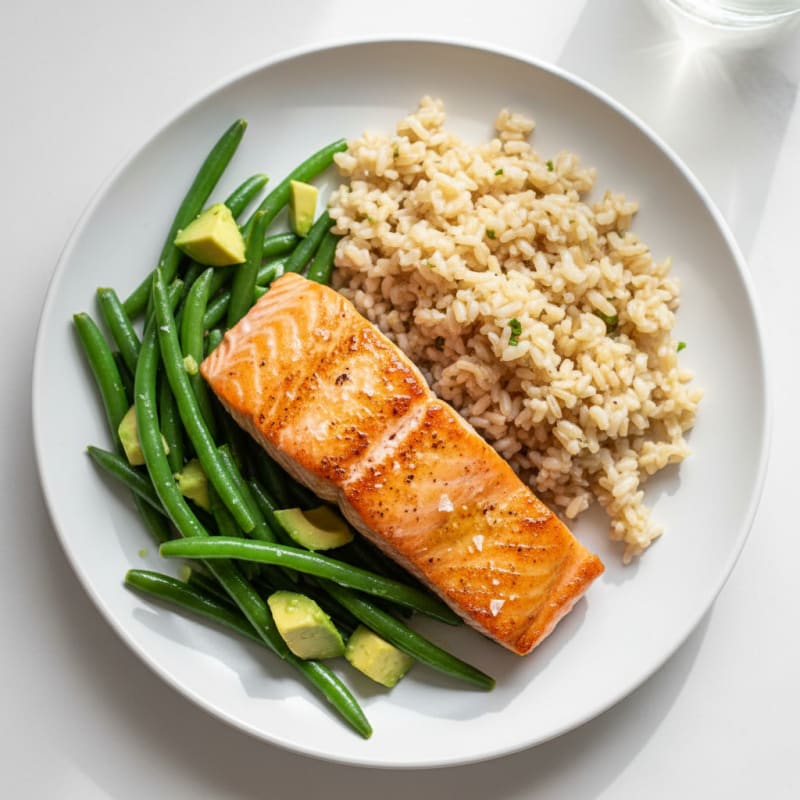 Seared Salmon with Steamed Green Beans and Brown Rice