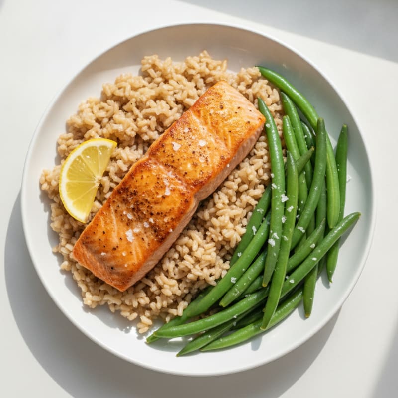 Pan-Seared Salmon with Steamed Green Beans and Brown Rice