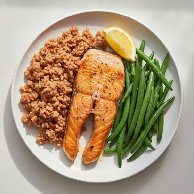 Seared Salmon with Steamed Green Beans and Brown Rice