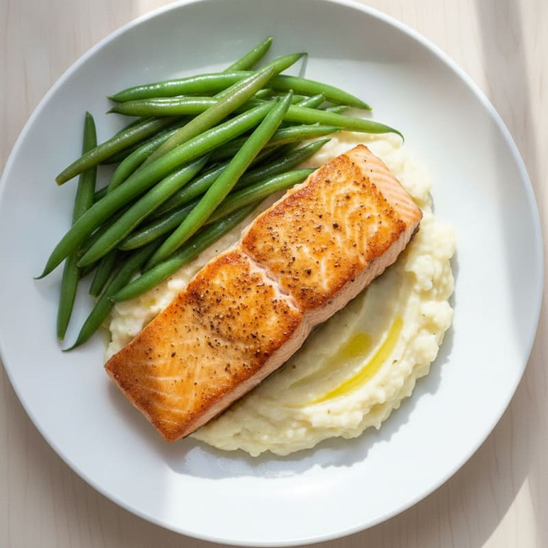 Seared Salmon with Steamed Green Beans and Garlic Mashed Cauliflower