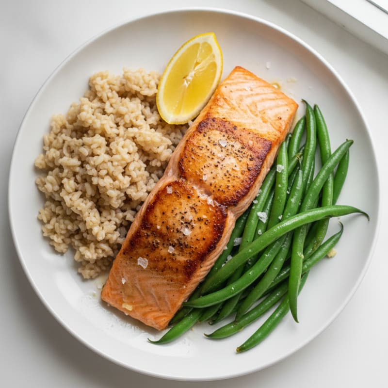 Seared Salmon with Steamed Green Beans and Brown Rice