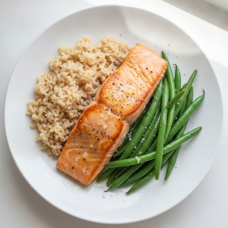 Seared Salmon Fillet with Steamed Green Beans and Brown Rice