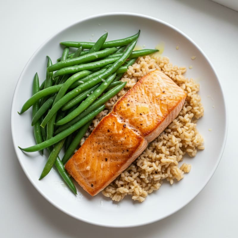 Pan-Seared Salmon with Steamed Green Beans and Brown Rice