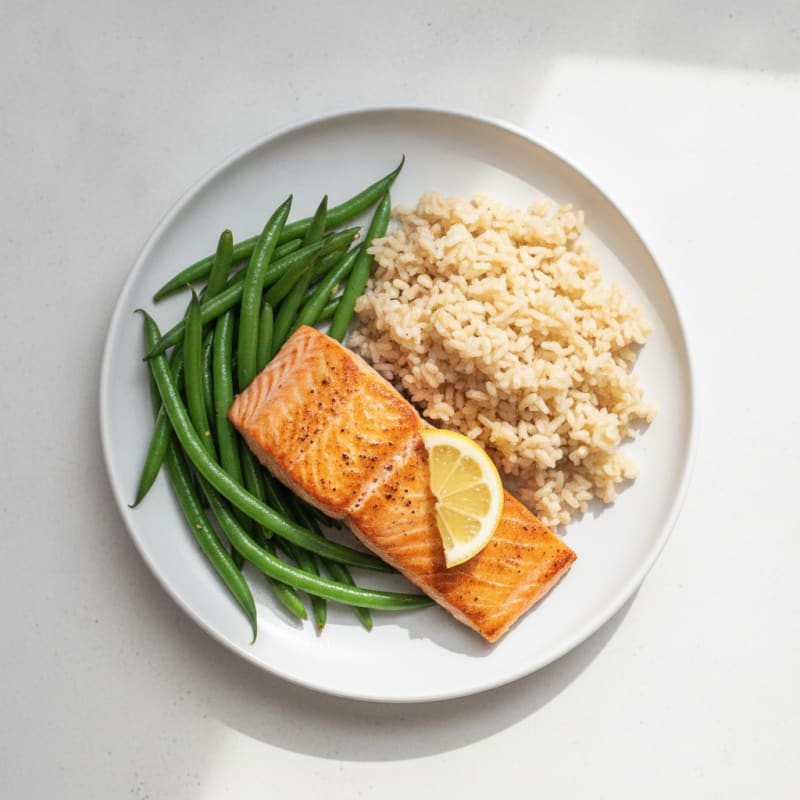 Pan-Seared Salmon with Steamed Green Beans and Brown Rice