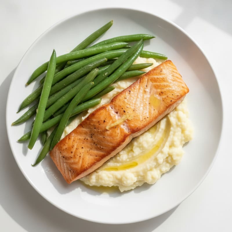 Seared Salmon with Steamed Green Beans and Garlic Mashed Cauliflower