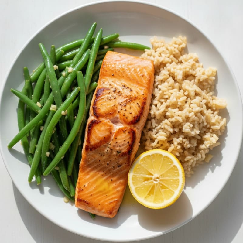 Seared Salmon Filet with Steamed Green Beans and Brown Rice