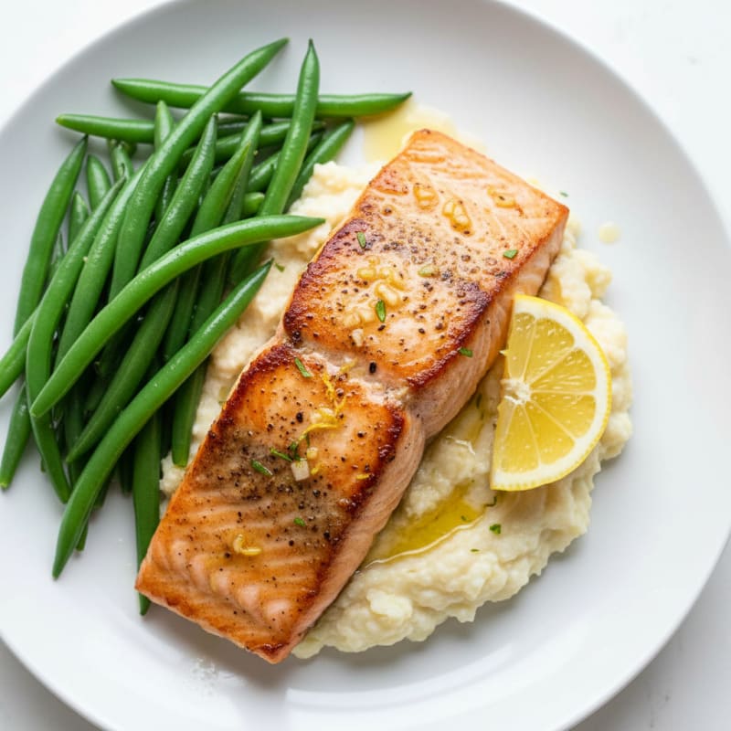 Seared Salmon with Steamed Green Beans and Garlic Cauliflower Mash