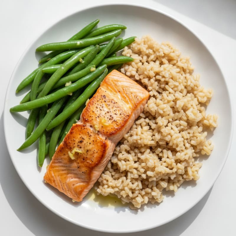 Seared Salmon with Steamed Green Beans and Brown Rice