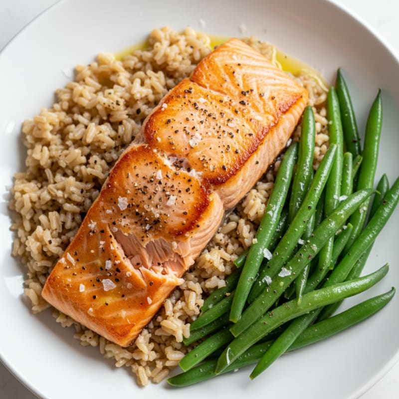 Seared Salmon with Steamed Green Beans and Brown Rice