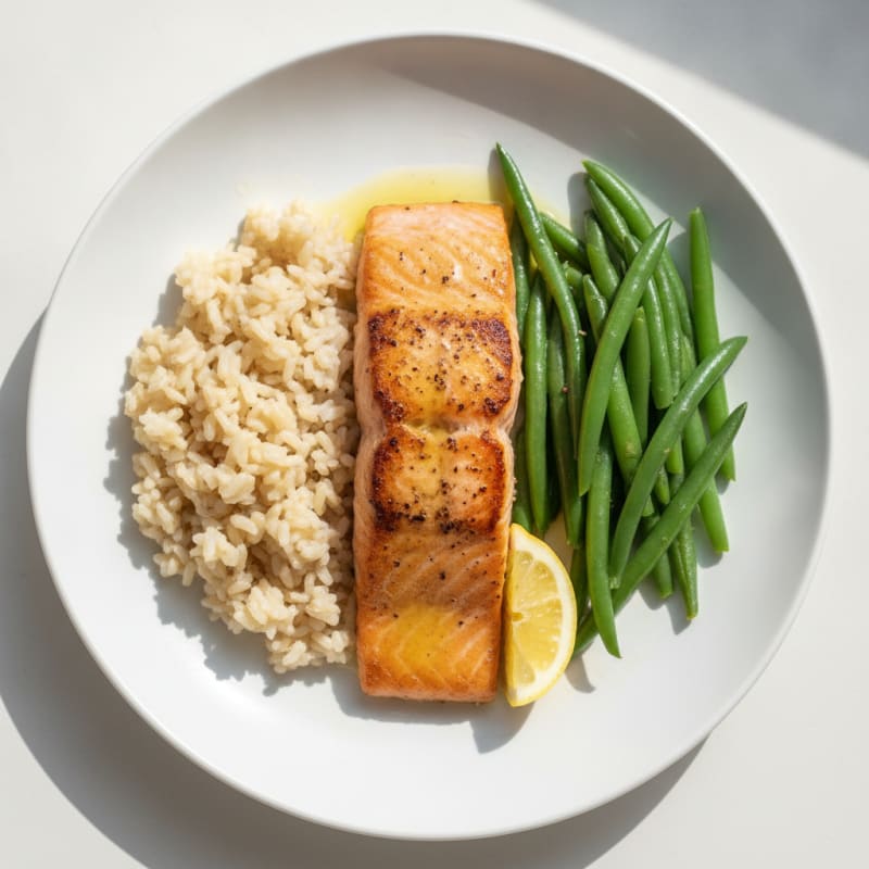 Pan-Seared Salmon with Steamed Green Beans and Brown Rice