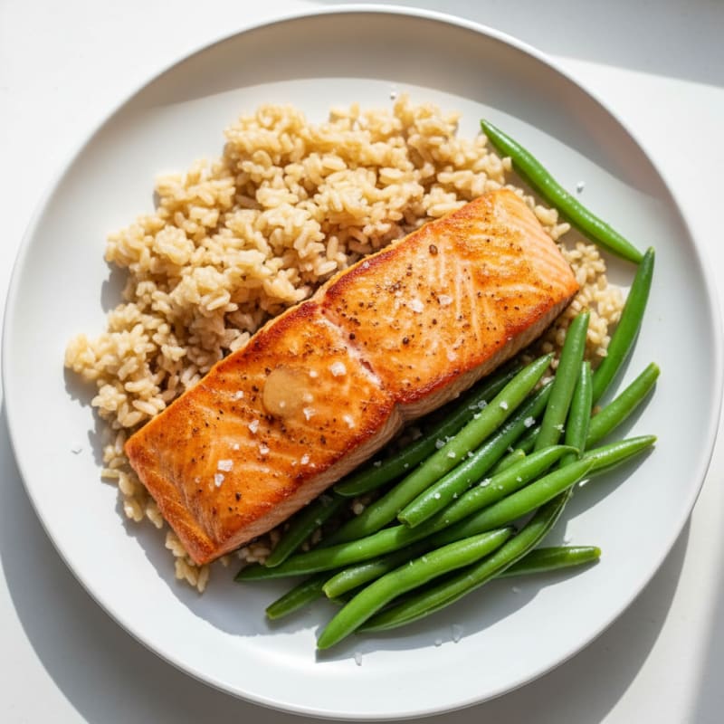 Pan-Seared Salmon with Steamed Green Beans and Brown Rice