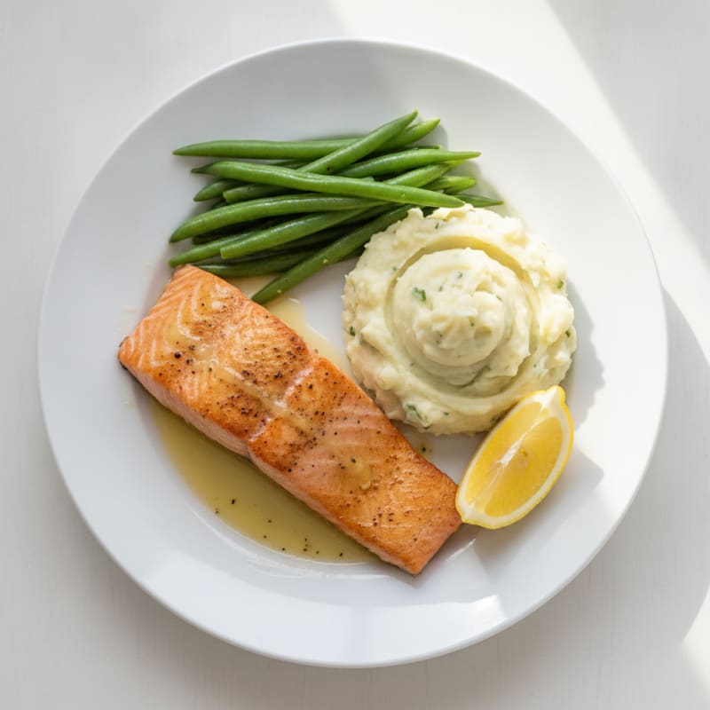 Seared Salmon Fillet with Steamed Green Beans and Garlic Mashed Potatoes