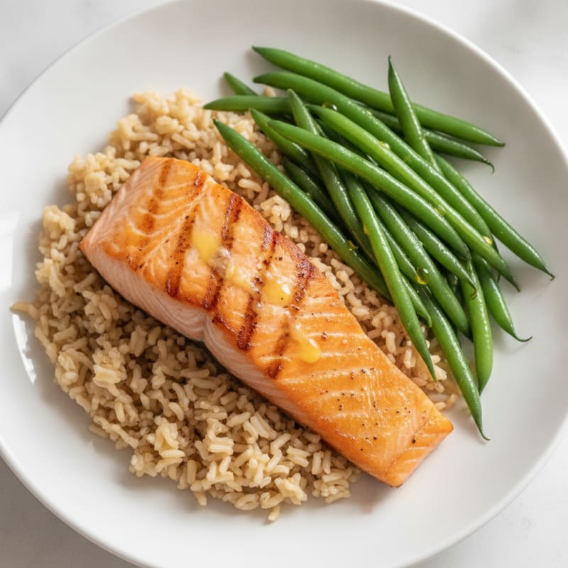 Seared Salmon Filet with Steamed Green Beans and Brown Rice