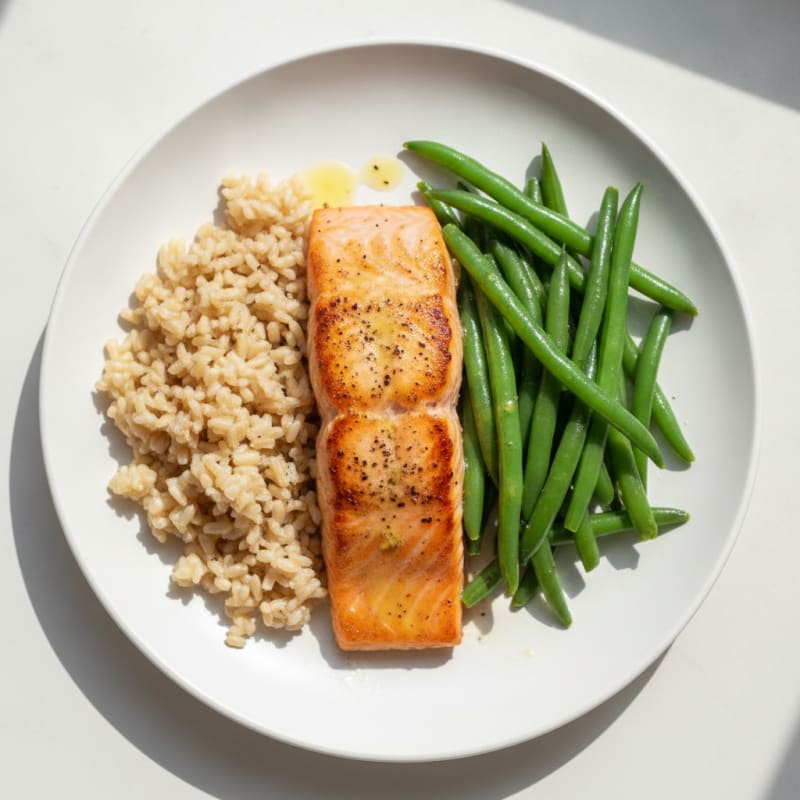 Seared Salmon with Steamed Green Beans and Brown Rice