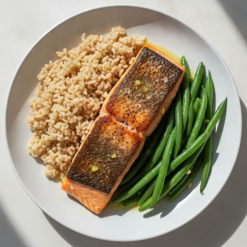 Pan-Seared Salmon with Steamed Green Beans and Brown Rice