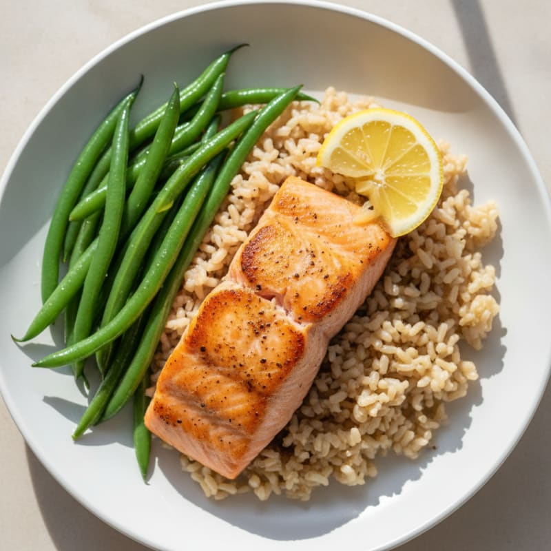 Seared Salmon with Steamed Green Beans and Brown Rice