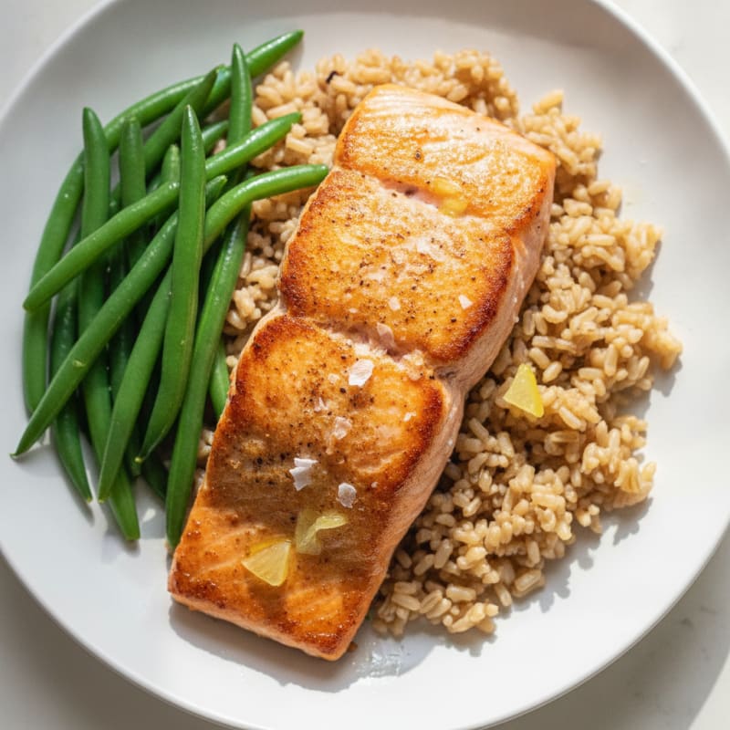 Seared Salmon with Steamed Green Beans and Brown Rice