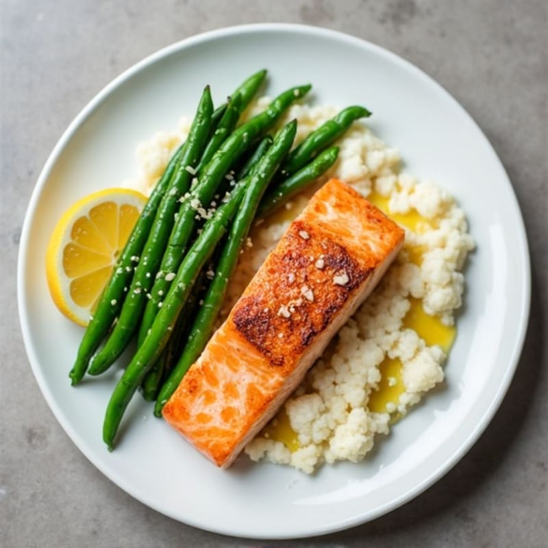 Seared Salmon Fillet with Steamed Green Beans and Cauliflower Mash