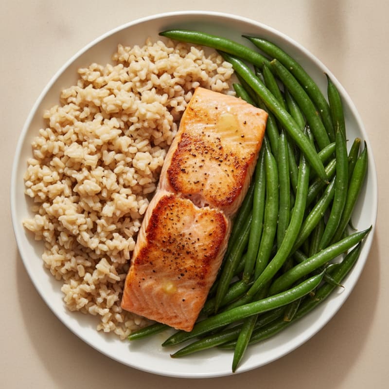 Pan-Seared Salmon with Steamed Green Beans and Brown Rice