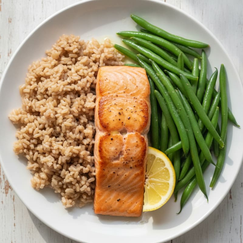Seared Salmon Fillet with Steamed Green Beans and Brown Rice