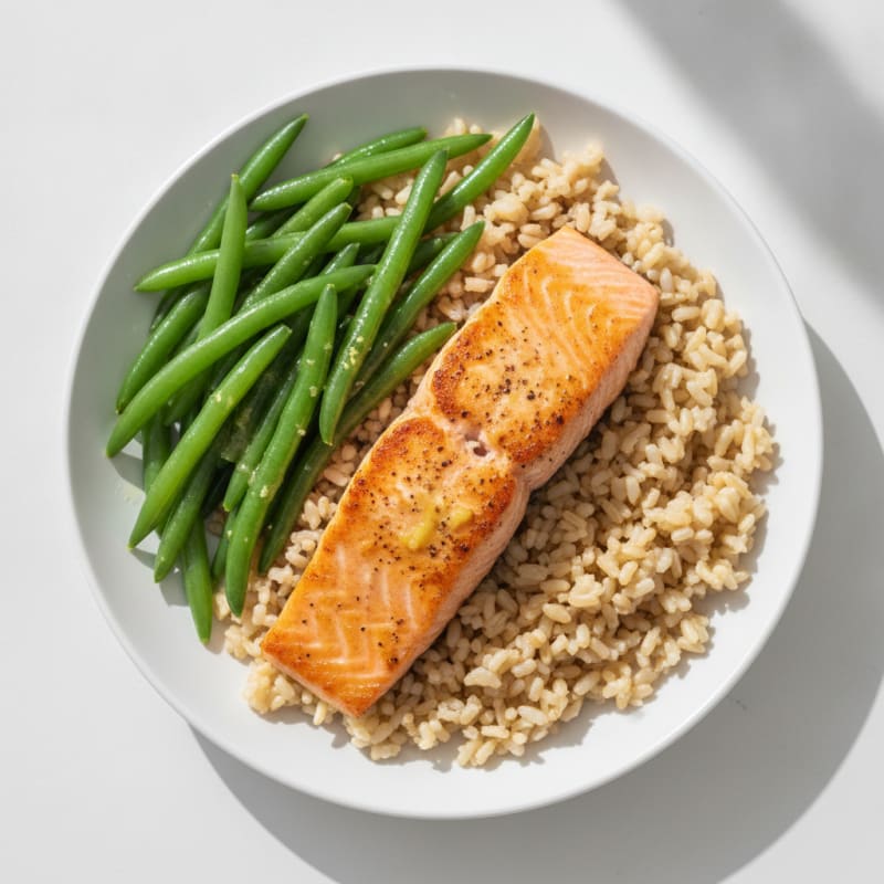 Pan-Seared Salmon with Steamed Green Beans and Brown Rice