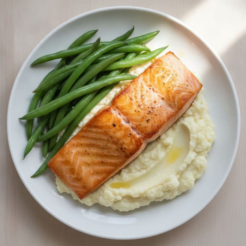 Seared Salmon with Steamed Green Beans and Mashed Cauliflower