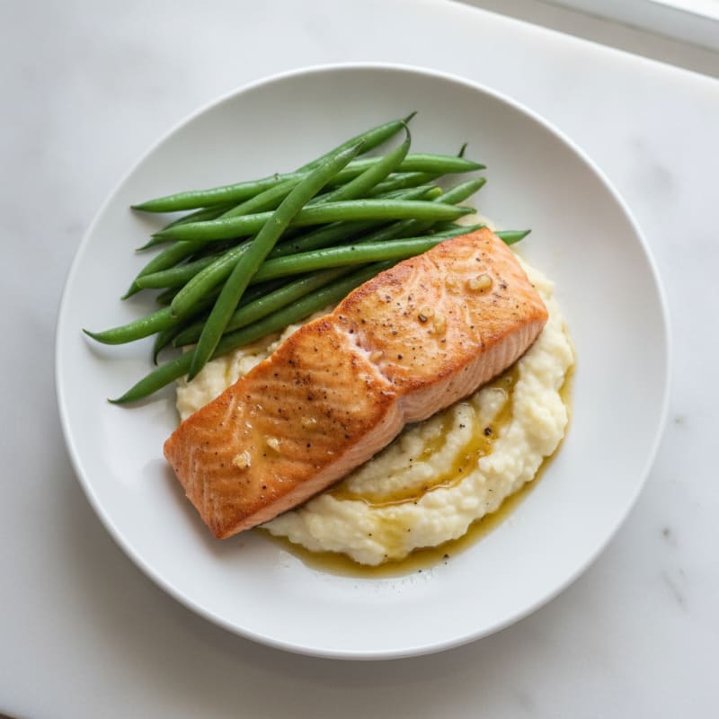 Seared Salmon with Steamed Green Beans and Garlic Mashed Cauliflower