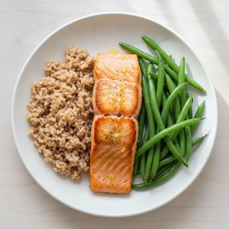 Seared Salmon with Steamed Green Beans and Brown Rice