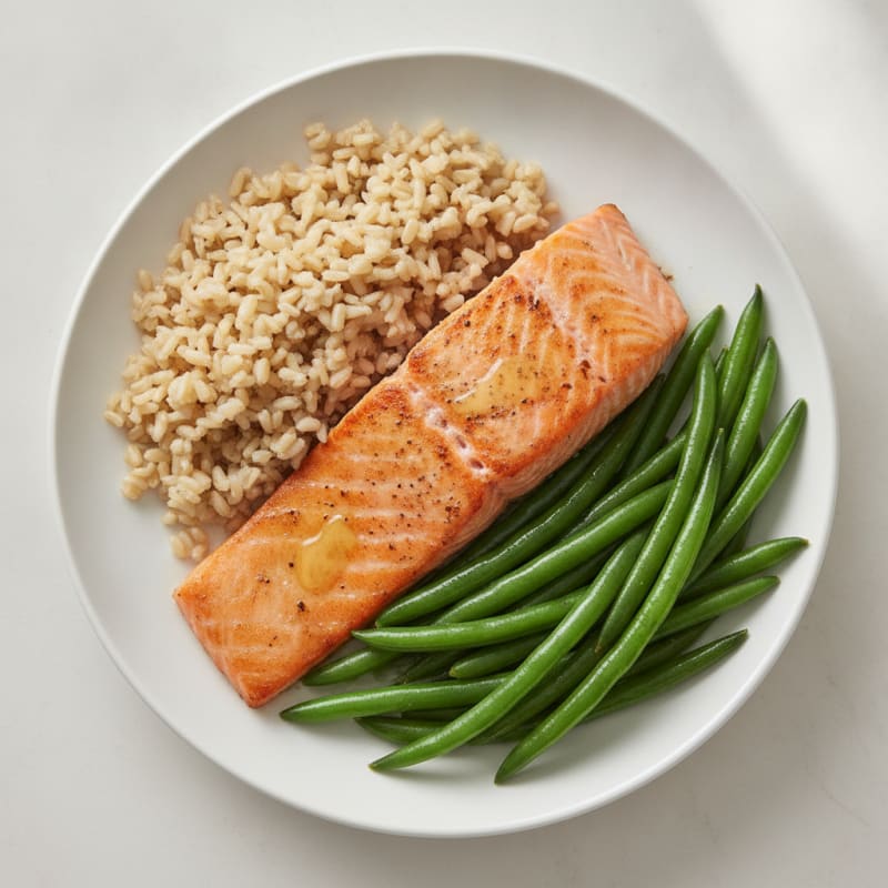 Seared Salmon Filet with Steamed Green Beans and Brown Rice