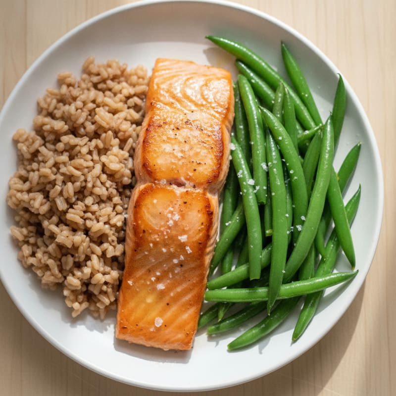 Seared Salmon Fillet with Steamed Green Beans and Brown Rice