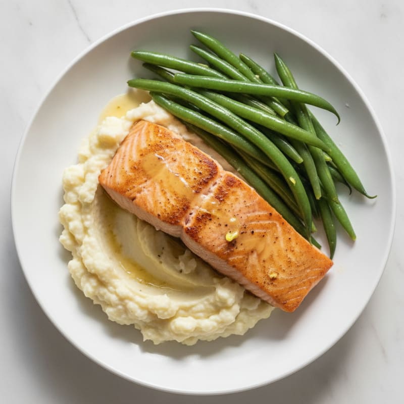 Seared Salmon Fillet with Steamed Green Beans and Garlic Mashed Cauliflower