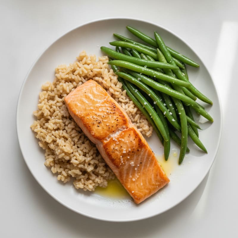 Seared Salmon Filet with Steamed Green Beans and Brown Rice