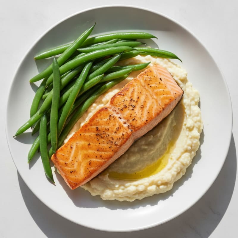 Seared Salmon with Steamed Green Beans and Garlic Cauliflower Mash