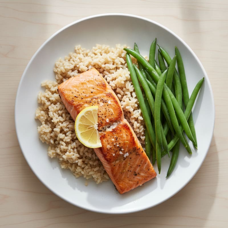 Seared Salmon Fillet with Steamed Green Beans and Brown Rice