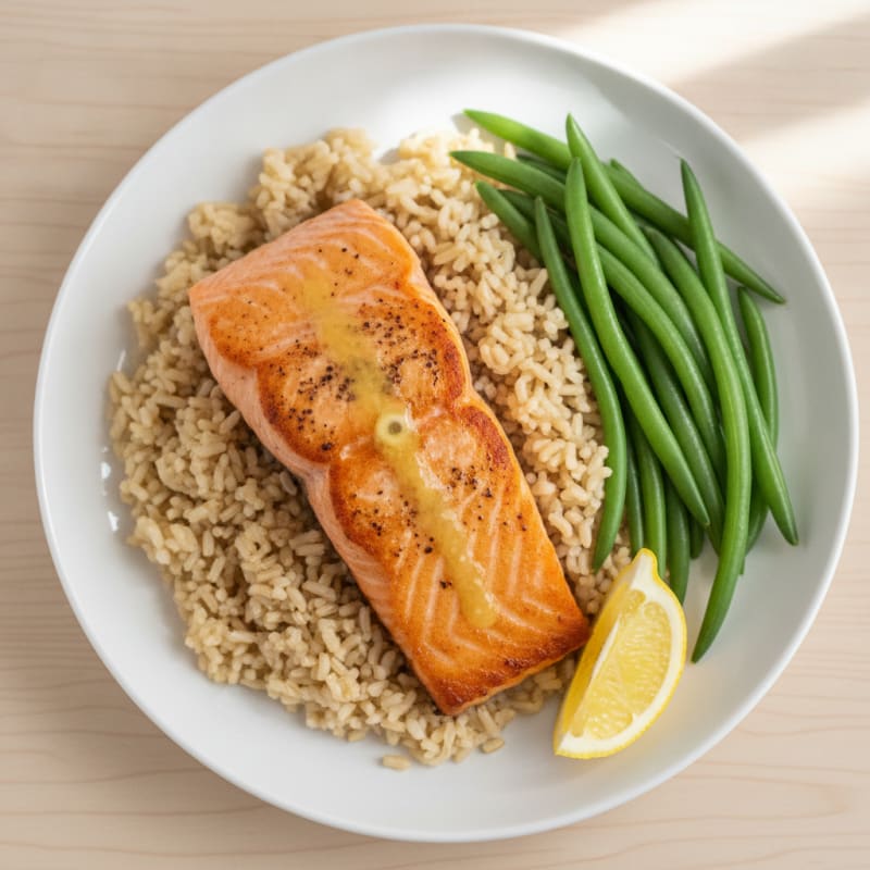 Seared Salmon Filet with Steamed Green Beans and Brown Rice