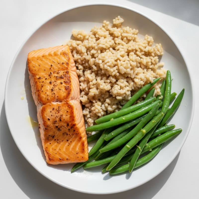 Pan-Seared Salmon with Steamed Green Beans and Brown Rice