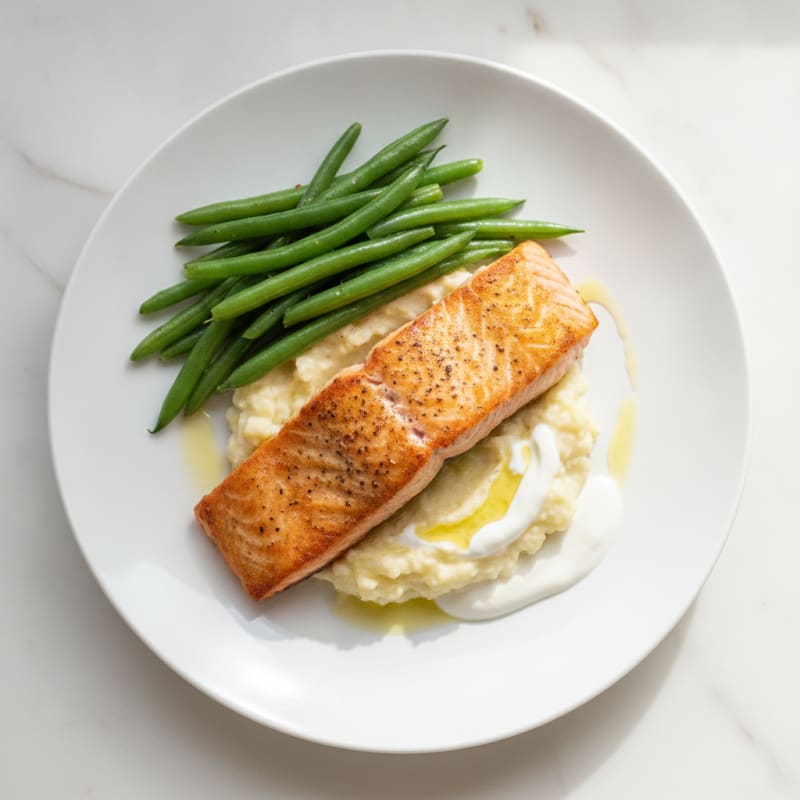 Seared Salmon Fillet with Steamed Green Beans and Garlic Cauliflower Mash