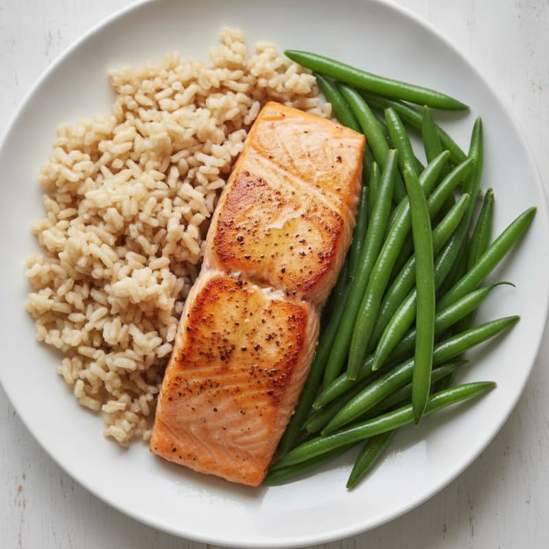 Seared Salmon Fillet with Steamed Green Beans and Brown Rice