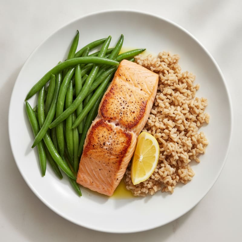 Seared Salmon Filet with Steamed Green Beans and Brown Rice