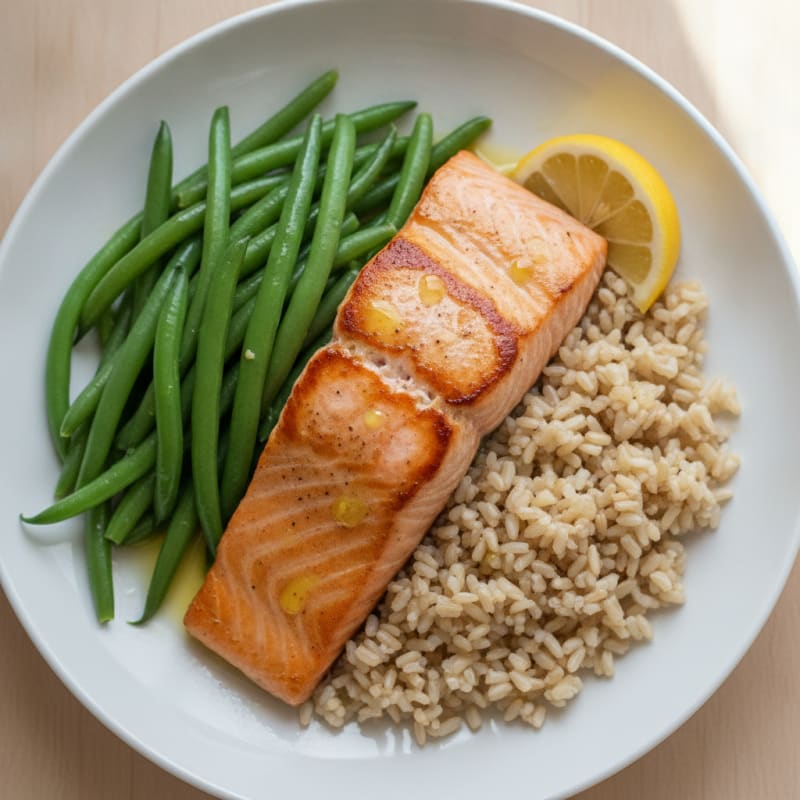 Seared Salmon with Steamed Green Beans and Brown Rice