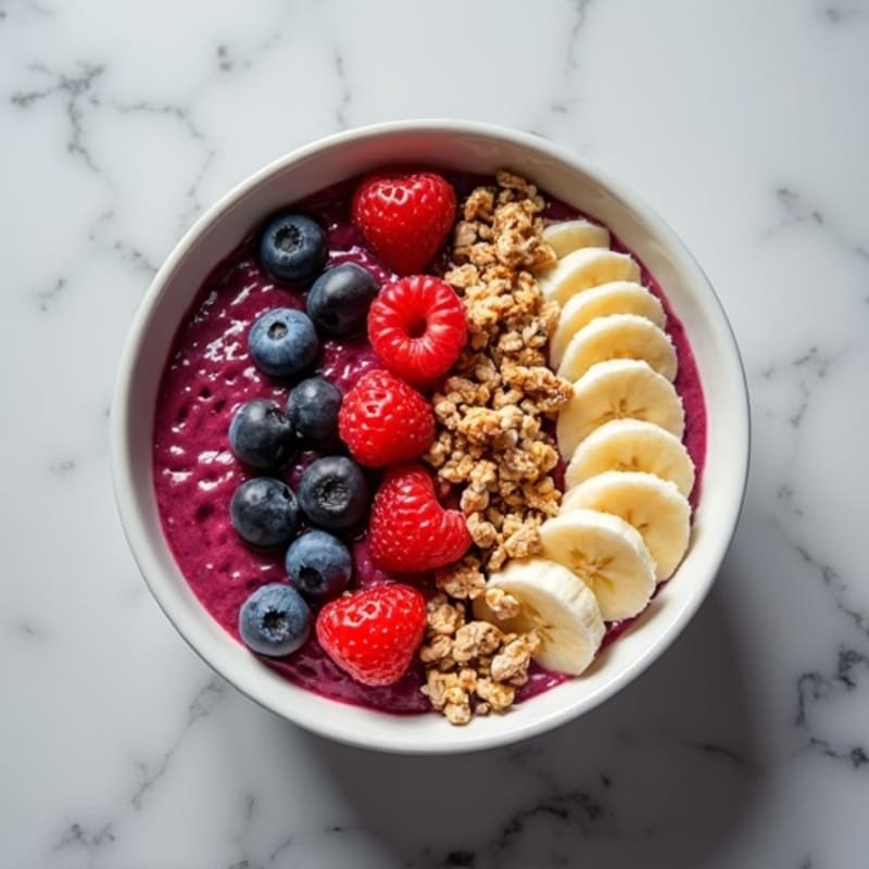Creamy Açaí Superfood Bowl with Fresh Berries and Crunchy Granola