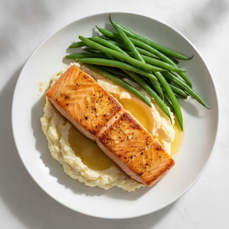 Seared Salmon Fillet with Steamed Green Beans and Garlic Mashed Cauliflower