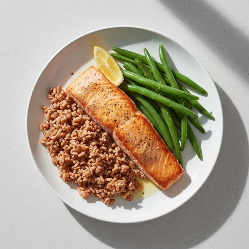 Seared Salmon with Steamed Green Beans and Brown Rice